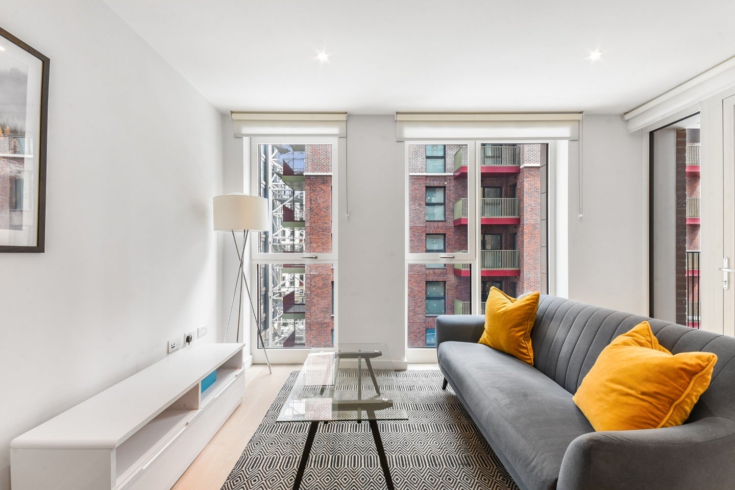 Flat Sayer Street in Greater London