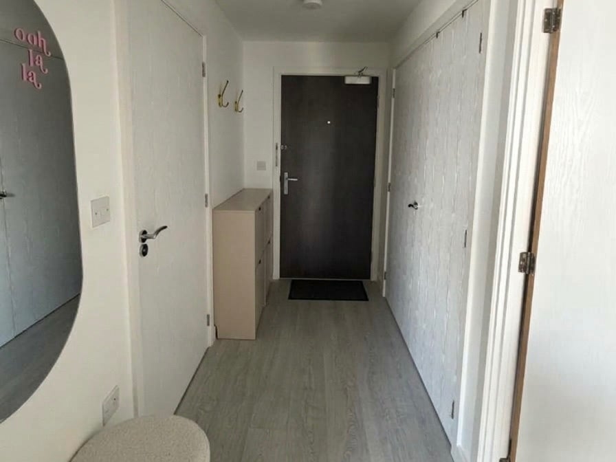 Flat Nestle's Avenue in Greater London