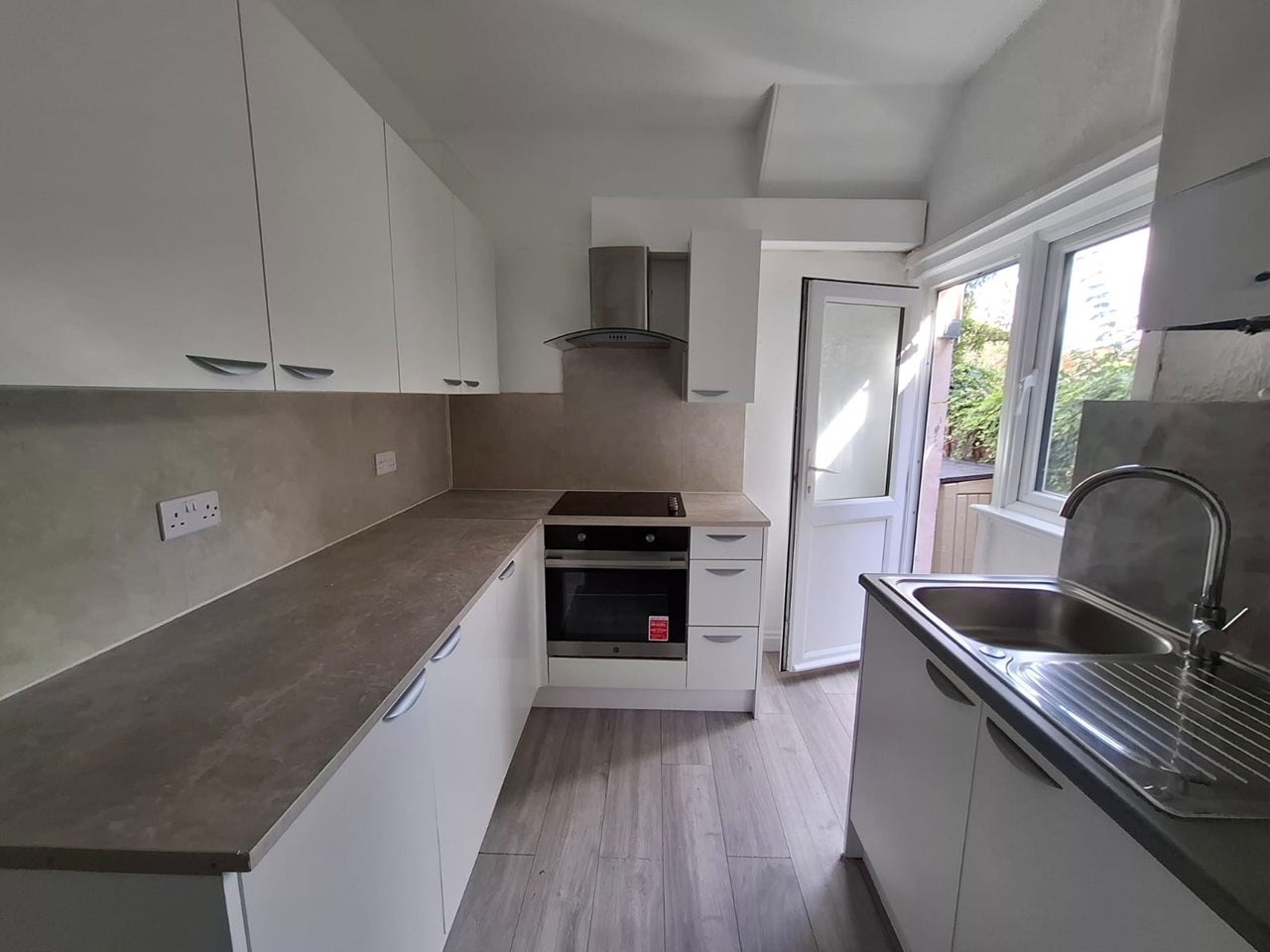 Flat Samos Road in Greater London