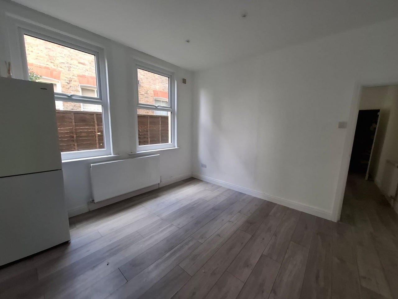 Flat Samos Road in Greater London