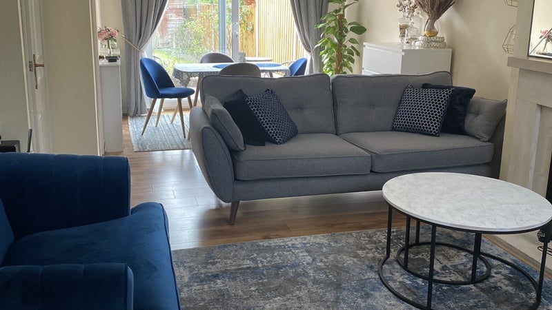 Room Fawborough Road in Manchester