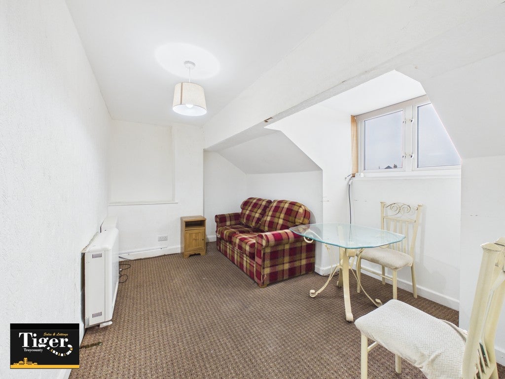 Flat Warbreck Drive in Bispham