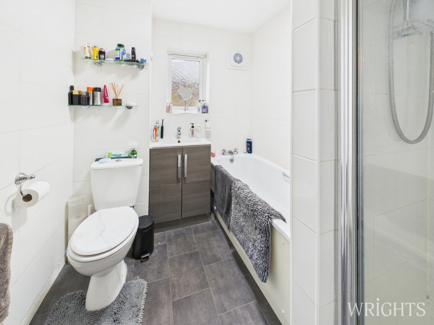 Flat Harwood Hill in Welwyn Hatfield