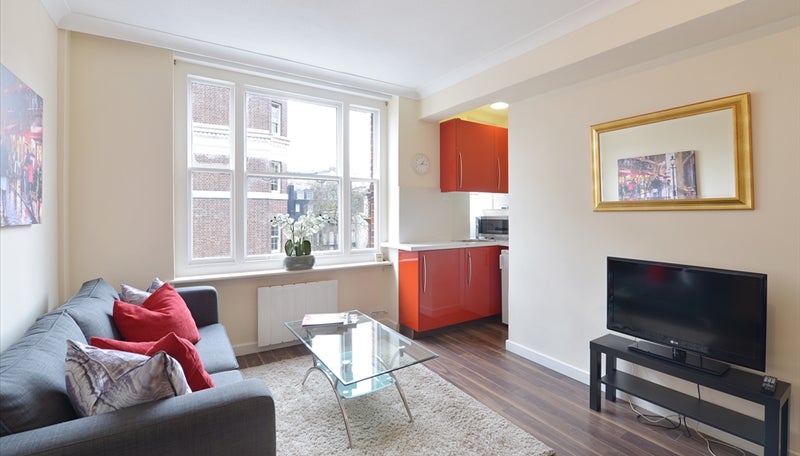 Flat Hill Street in City of Westminster