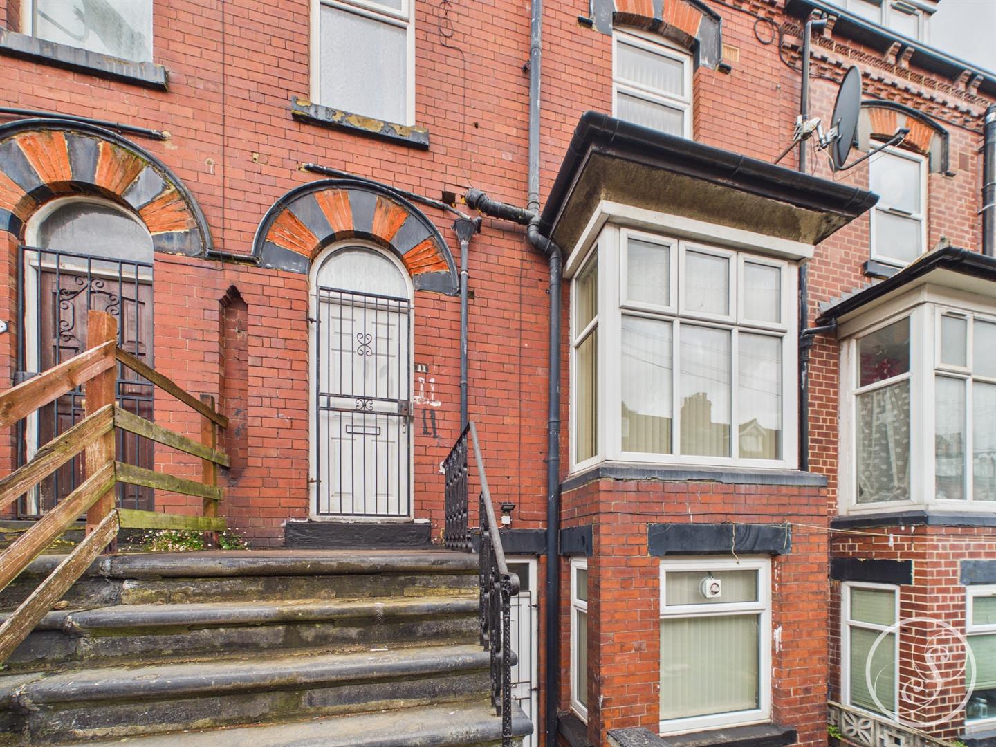 House Back Seaforth Place in Leeds
