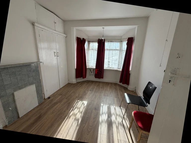 Flat South Road in Greater London