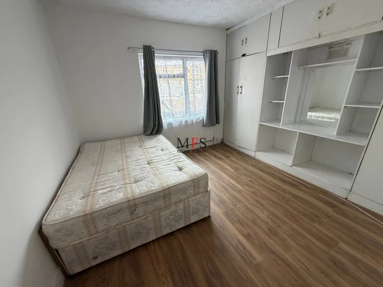 Flat South Road in Greater London