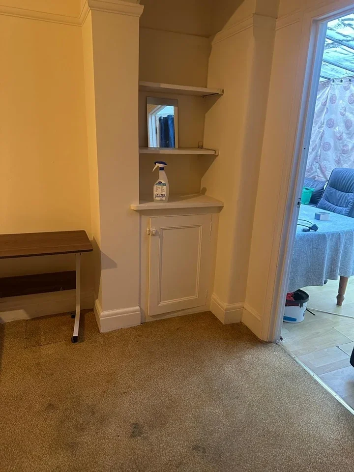 Room Beehive Lane in Greater London