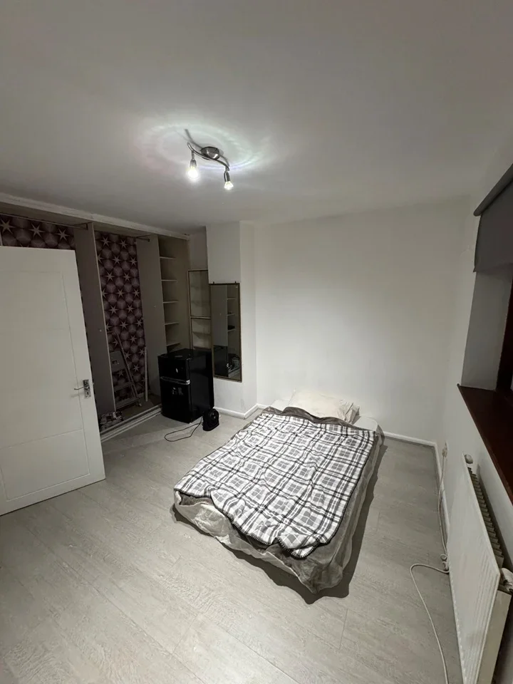 Room Cygnet Avenue in Greater London