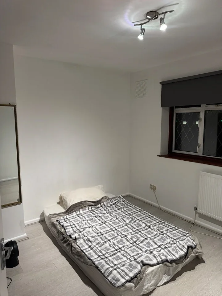 Room Cygnet Avenue in Greater London