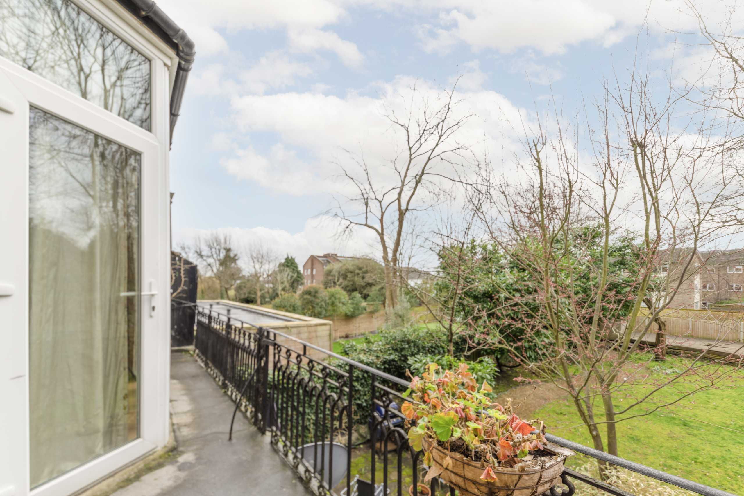 Flat Thornton Hill in Greater London