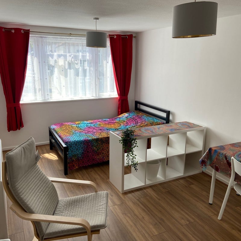 Flat Hartville Road in Greater London