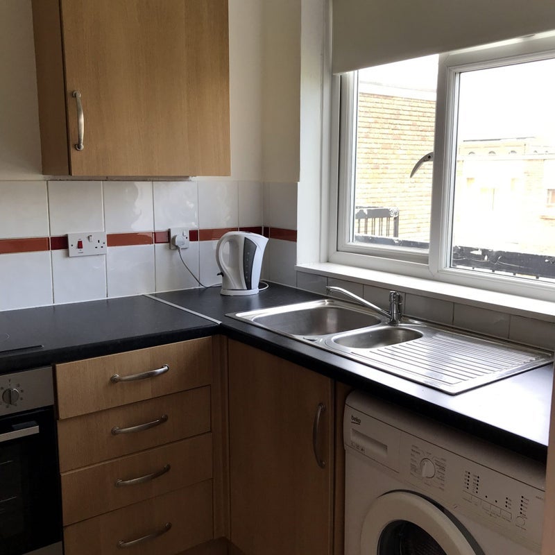Flat Hartville Road in Greater London