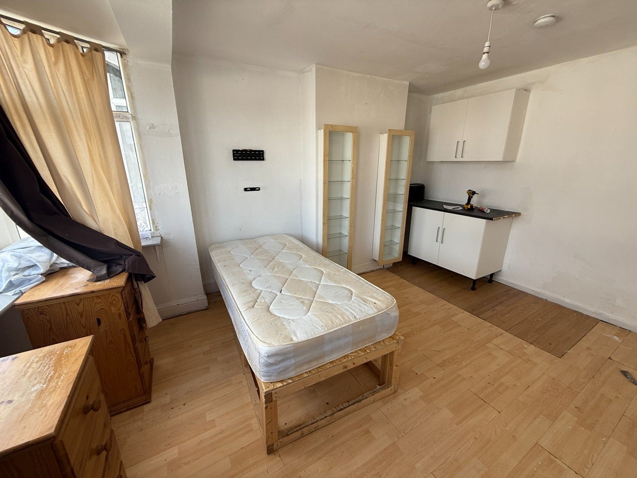 Flat Evelyn Avenue in Greater London