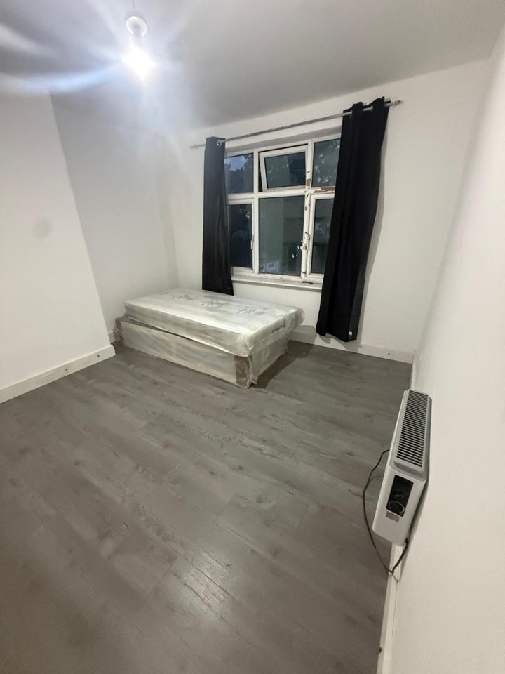 Flat Evelyn Avenue in Greater London