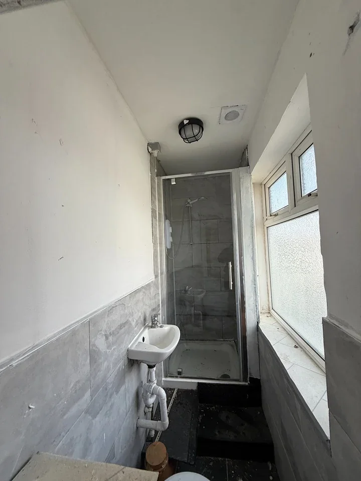 Flat Evelyn Avenue in Greater London