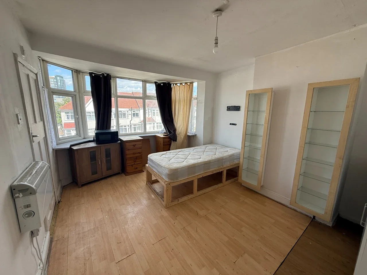 Flat Evelyn Avenue in Greater London