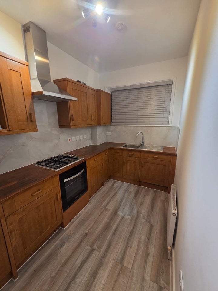 Flat Riggindale Road in Greater London