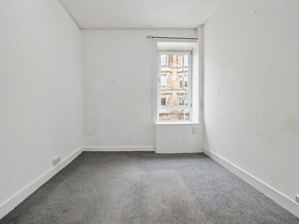 Flat Holmhead Place in Glasgow