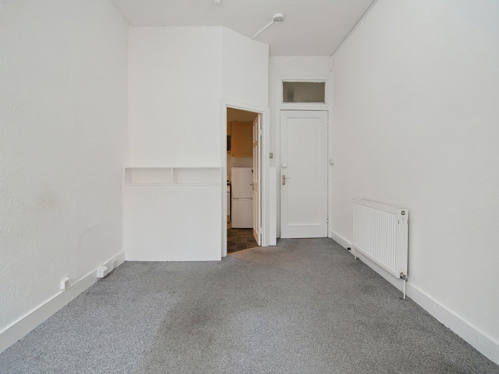 Flat Holmhead Place in Glasgow