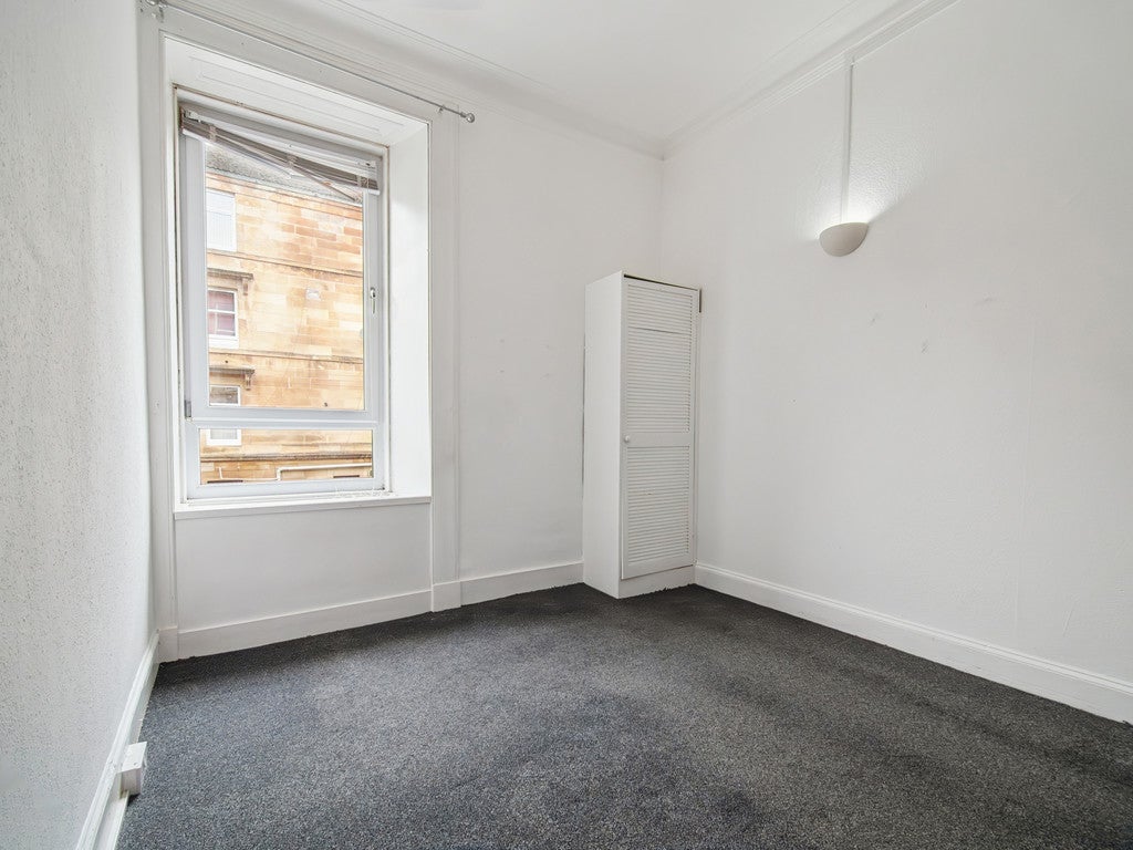 Flat Holmhead Place in Glasgow