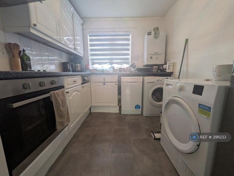 Flat Mulberry Close in Broxbourne