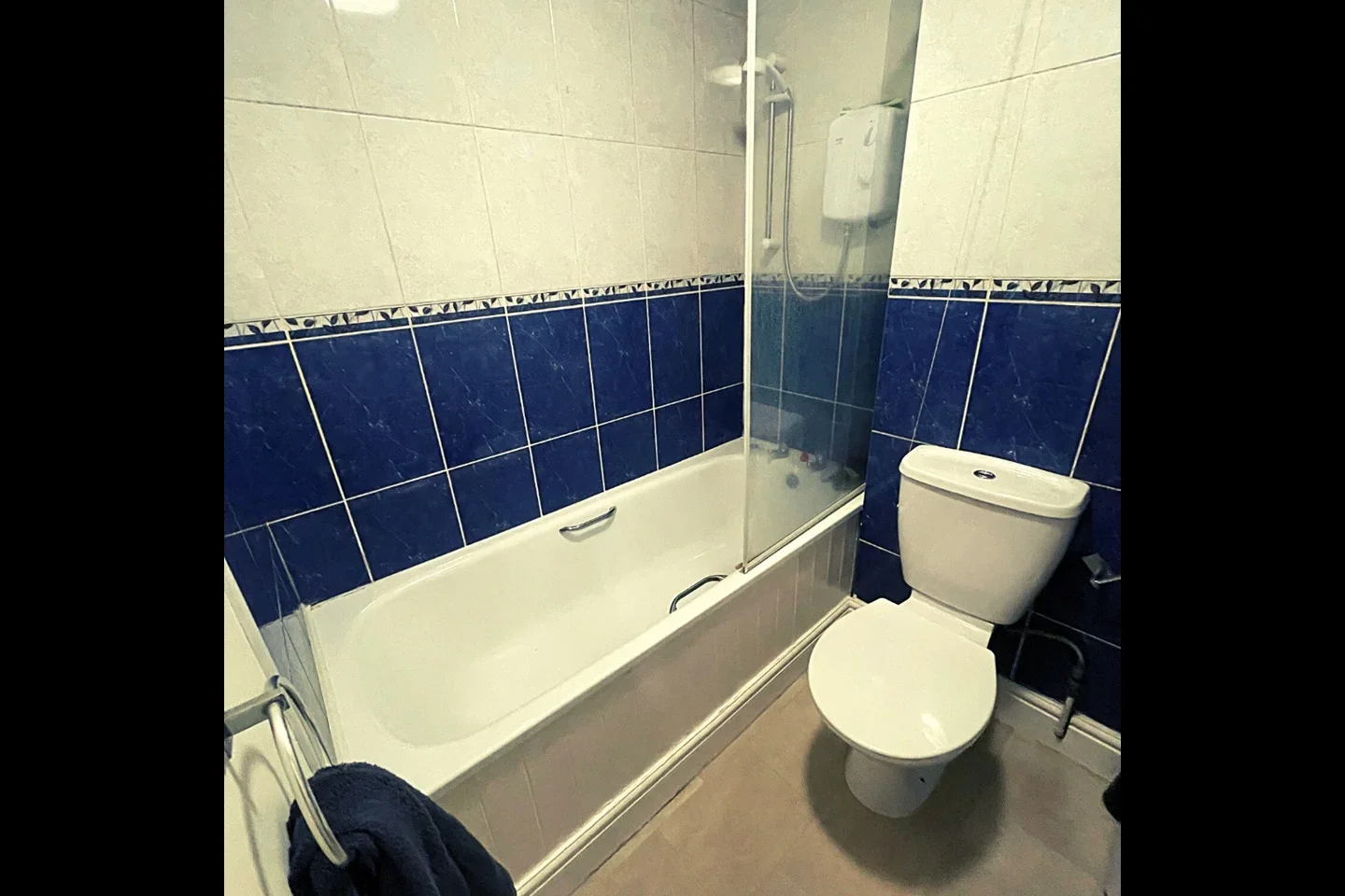 Flat De Mandeville Court in Greater London