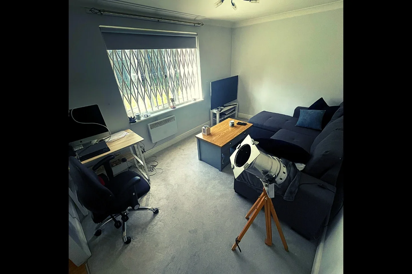Flat De Mandeville Court in Greater London