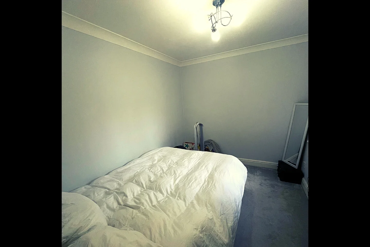 Flat De Mandeville Court in Greater London