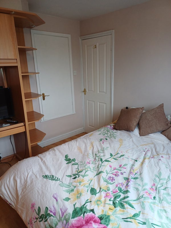Room Hollingthorpe Avenue in Wakefield