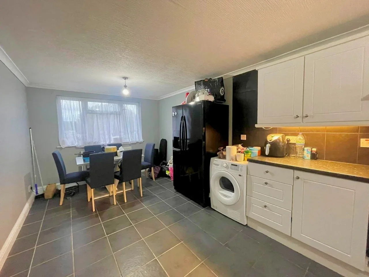 Room Rayners Gardens in Greater London