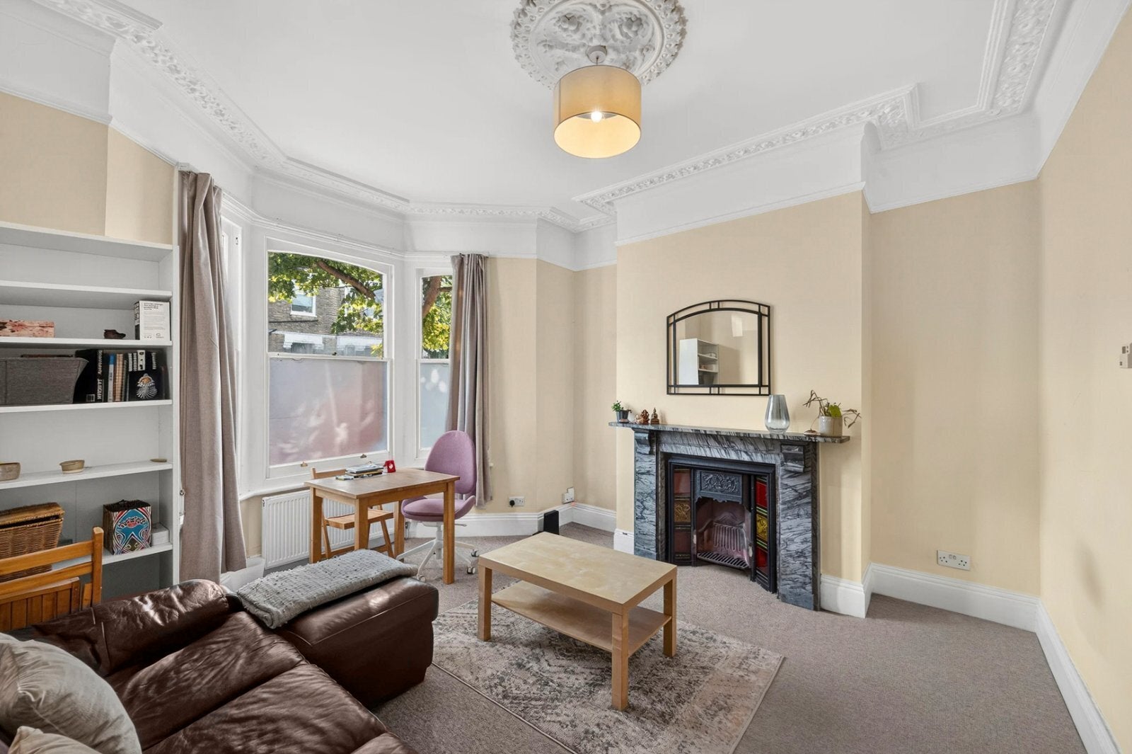 Flat Ringford Road in Greater London
