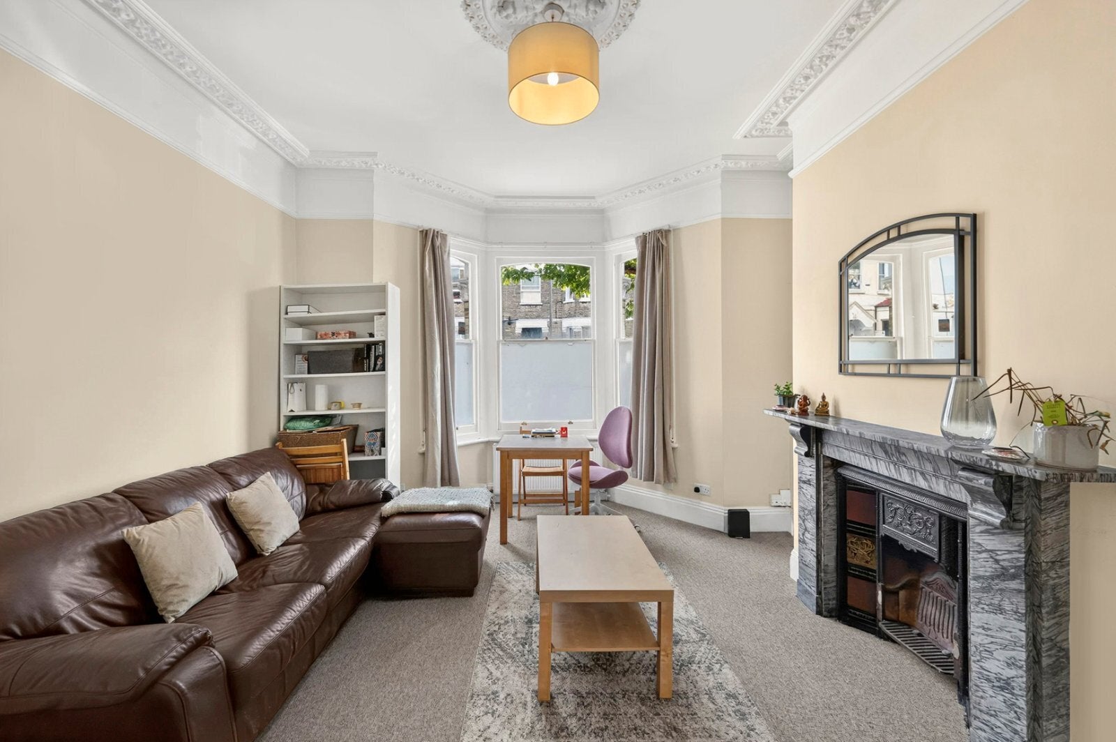 Flat Ringford Road in Greater London