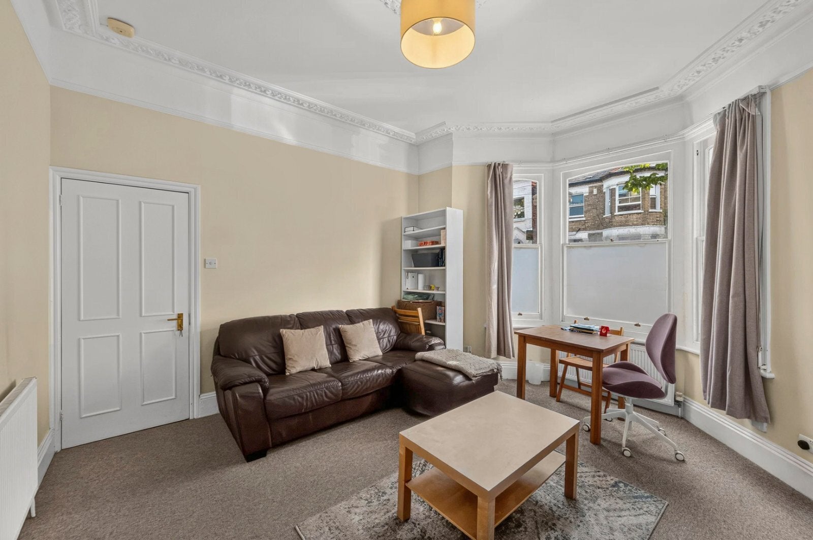 Flat Ringford Road in Greater London