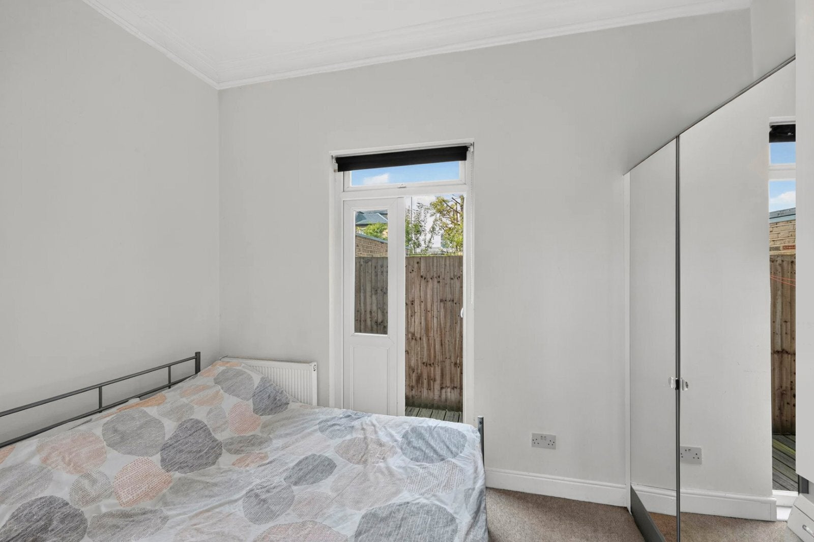 Flat Ringford Road in Greater London