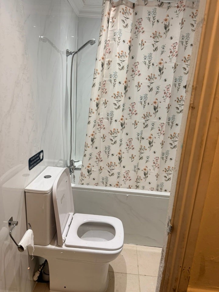 Room Grenville Road in Greater London