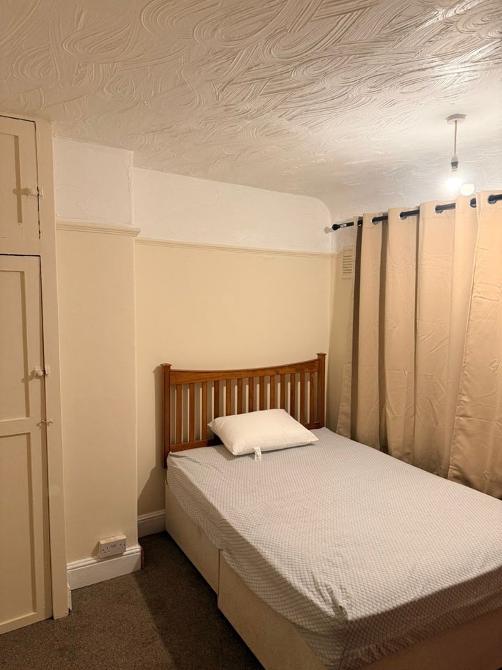 Room Grenville Road in Greater London