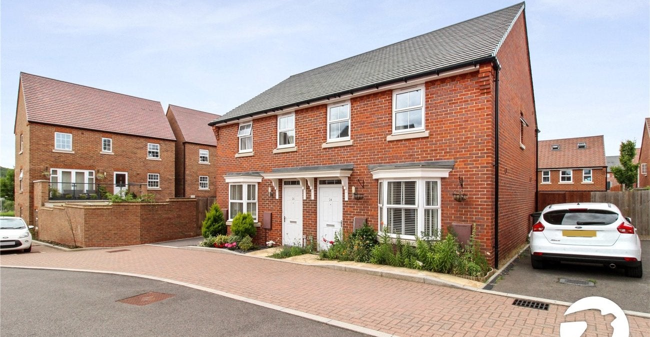 House Giles Drive in Ebbsfleet Garden City