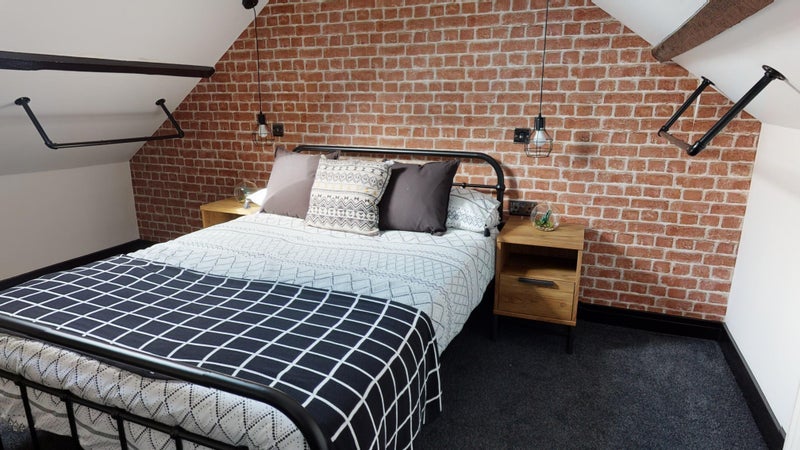 Room Castleford Road in Wakefield