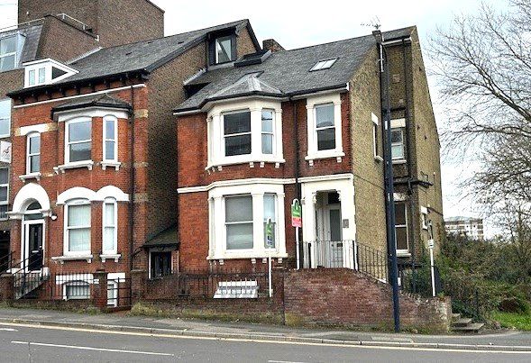 Flat Albion Place in Maidstone