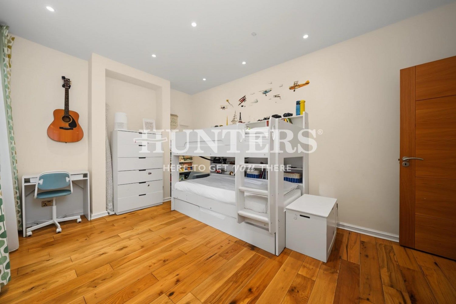 Flat Hillfield Road in Greater London