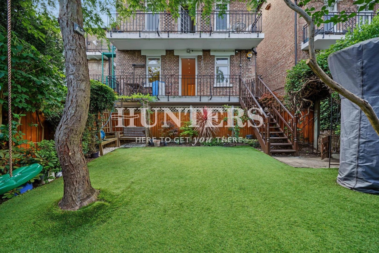 Flat Hillfield Road in Greater London
