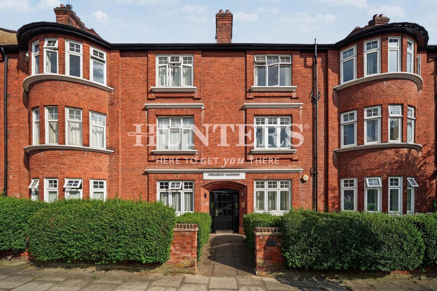 Flat Hillfield Road in Greater London