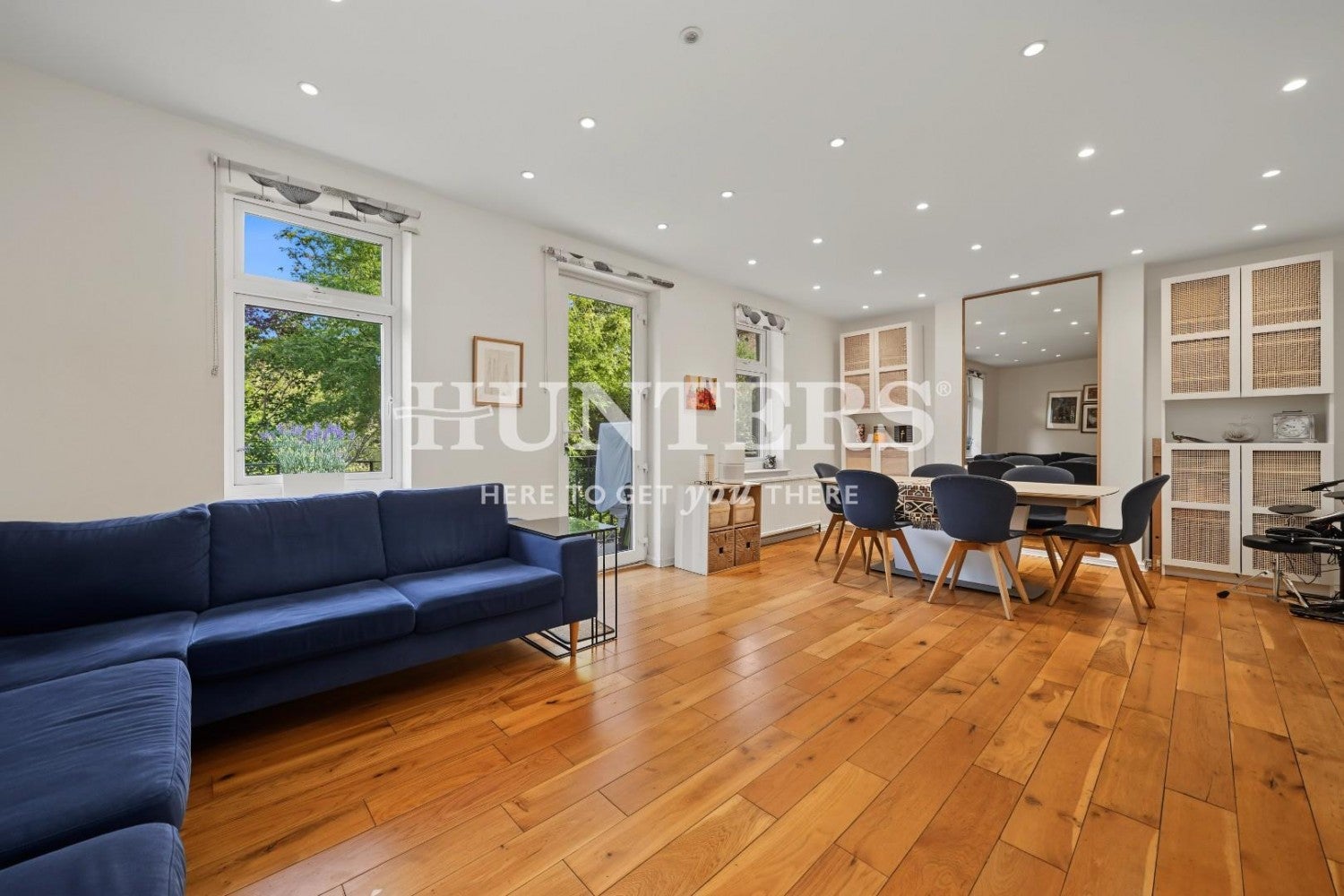 Flat Hillfield Road in Greater London