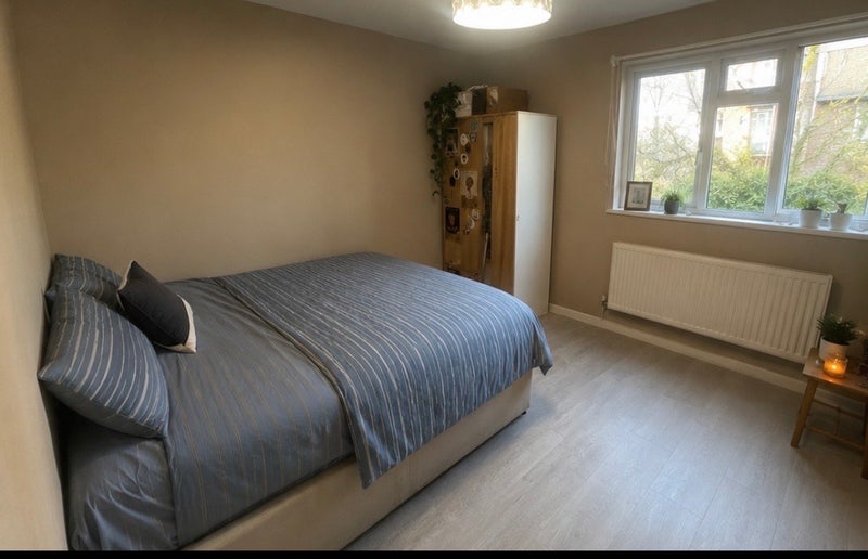 Room Poynders Road in Greater London