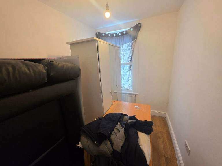 Flat Davidson Road in Greater London