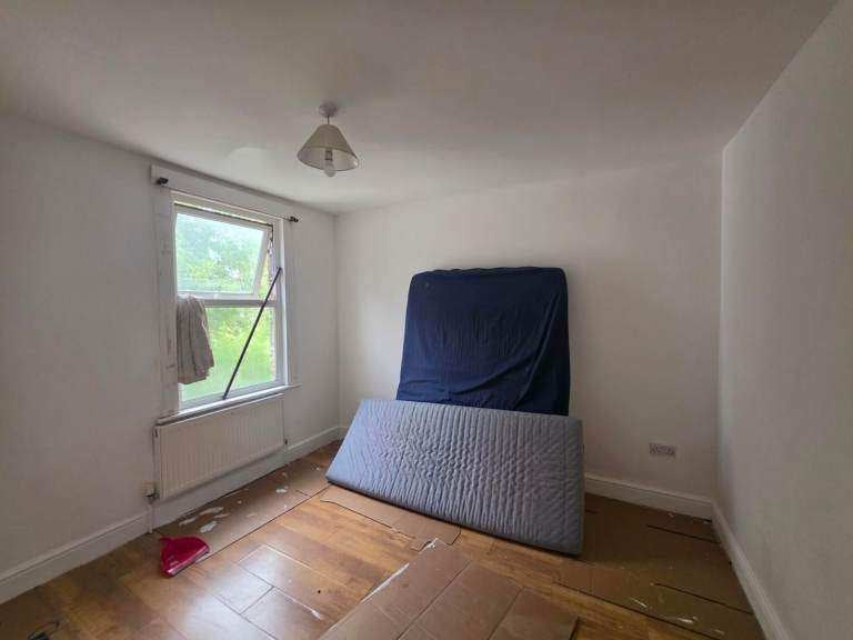 Flat Davidson Road in Greater London