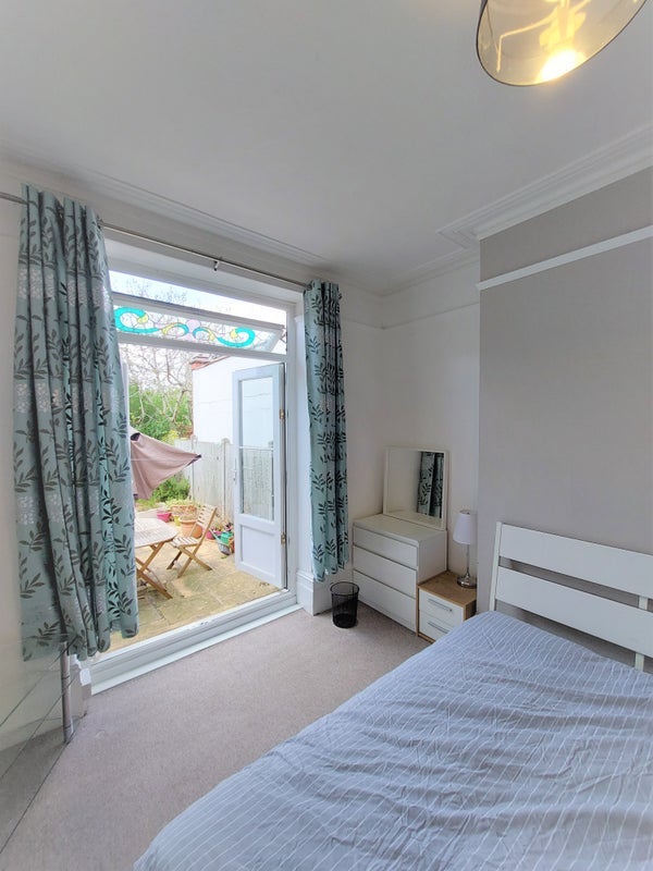 Room Natal Road in Greater London