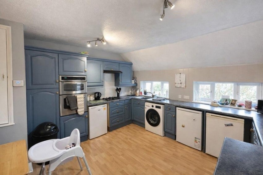 Flat Eversley Road in Rother