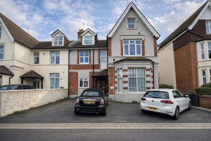 Flat Eversley Road in Rother
